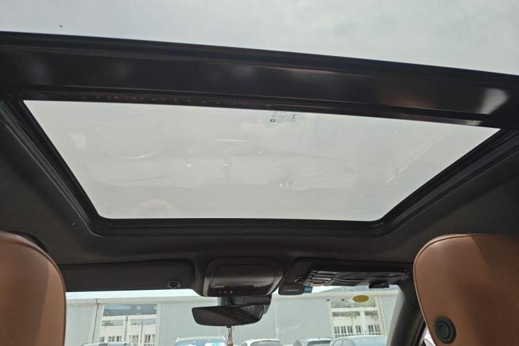 Used Cadillac XT4 2018 28T 4x4 Platinum Edition Headliner