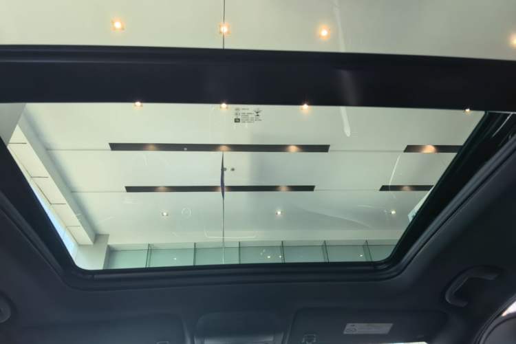 Used Cadillac XT4 2018 28T Two-Wheel Drive Leading Version Headliner
