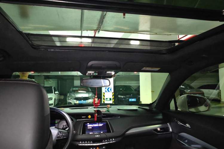 Used Cadillac XT4 2018 28T Two-Wheel Drive Leading Version Headliner