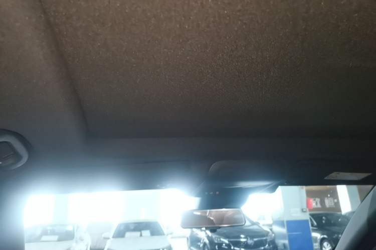 Used Cadillac XT4 2018 28T 4x4 Platinum Edition Headliner