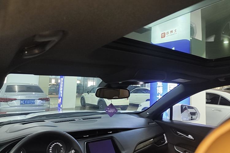 Used Cadillac XT4 2018 28T 4x4 Platinum Edition Headliner