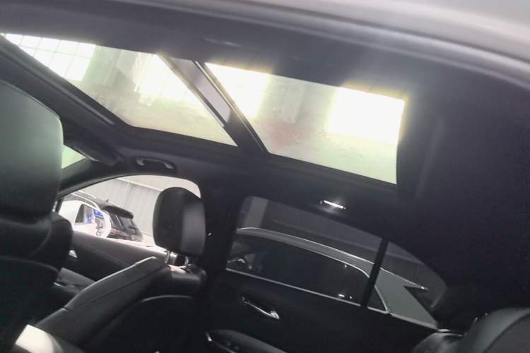 Used Cadillac XT4 2018 28T Two-Wheel Drive Leading Version Headliner