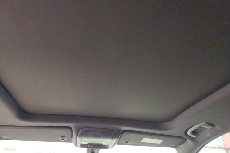 Used Cadillac XT4 2018 28T Two-Wheel Drive Leading Version Headliner