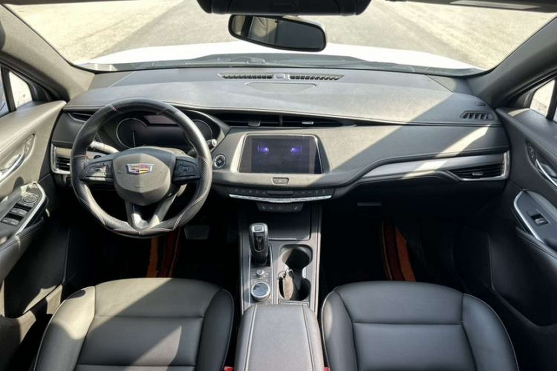 Used Cadillac XT4 2018 28T Two-Wheel-Drive Luxury Model Interior 1