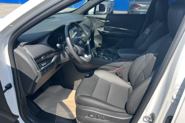 Used Cadillac XT4 2018 28T Two-Wheel Drive Tech Version Interior 1