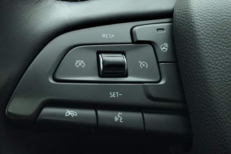 Used Cadillac XT4 2018 28T Two-Wheel-Drive Luxury Model Interior 11