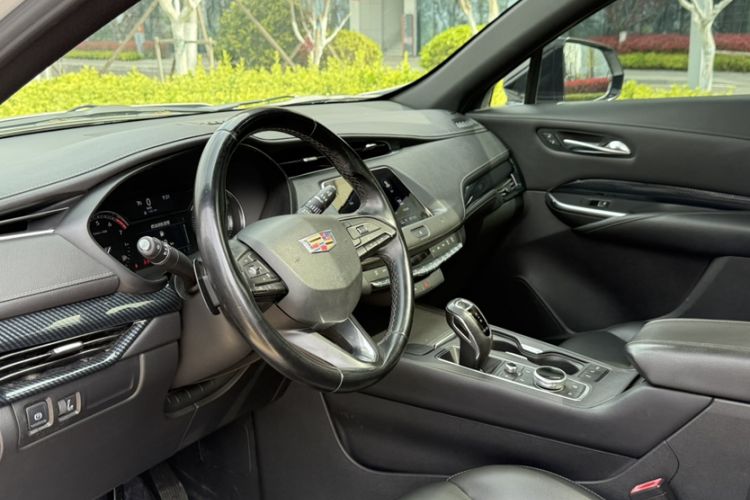 Used Cadillac XT4 2018 28T Two-Wheel Drive Tech Version Interior 2