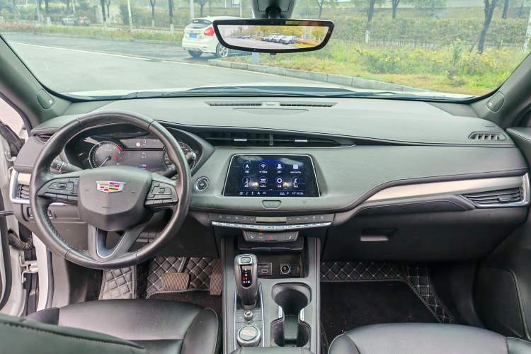 Used Cadillac XT4 2018 28T Two-Wheel Drive Leading Version Interior 2