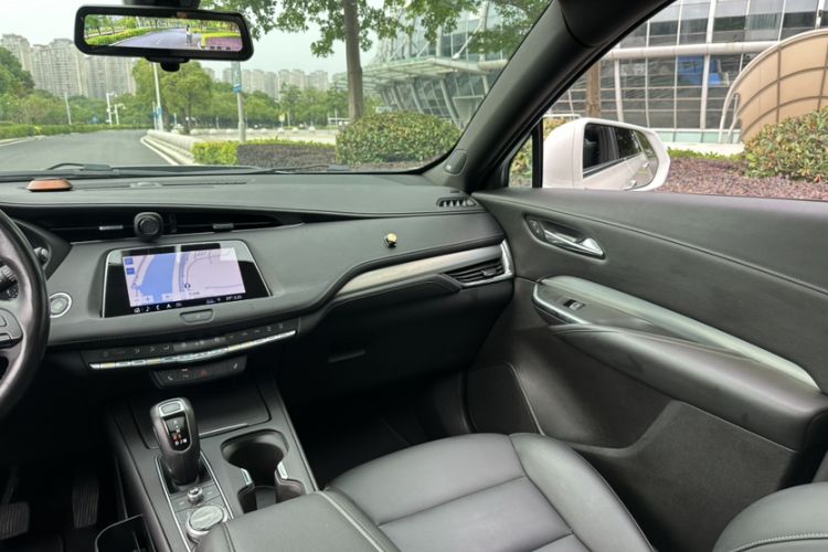 Used Cadillac XT4 2018 28T Two-Wheel Drive Leading Version Interior 2
