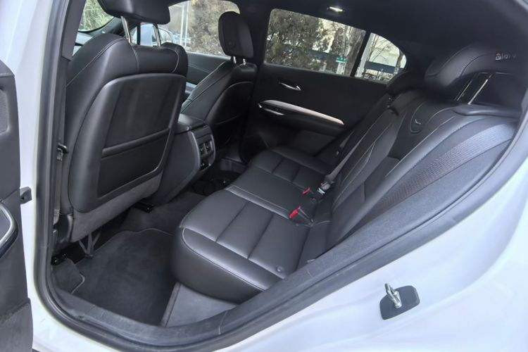 Used Cadillac XT4 2018 28T Two-Wheel Drive Leading Version Interior 2