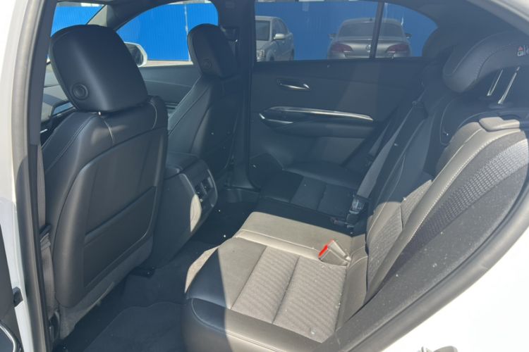 Used Cadillac XT4 2018 28T Two-Wheel Drive Tech Version Interior 2