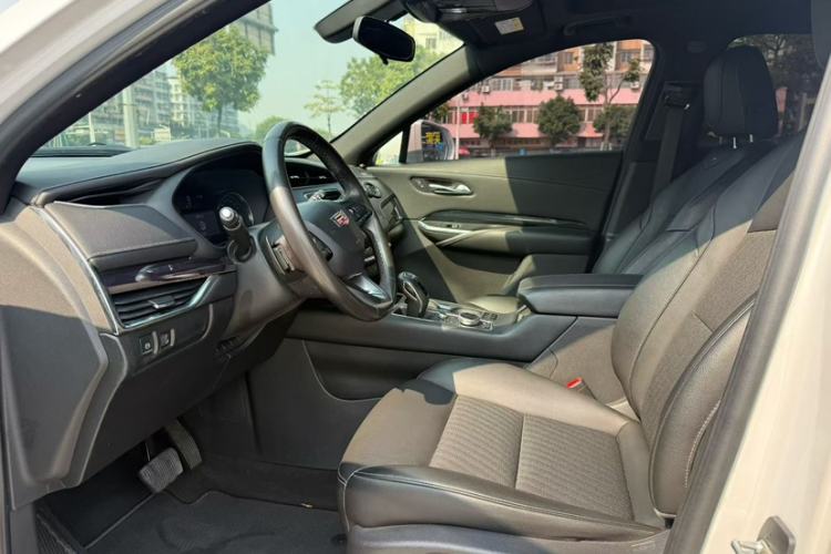 Used Cadillac XT4 2018 28T Two-Wheel Drive Tech Version Interior 2
