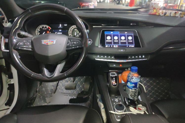 Used Cadillac XT4 2018 28T Two-Wheel Drive Tech Version Interior 2