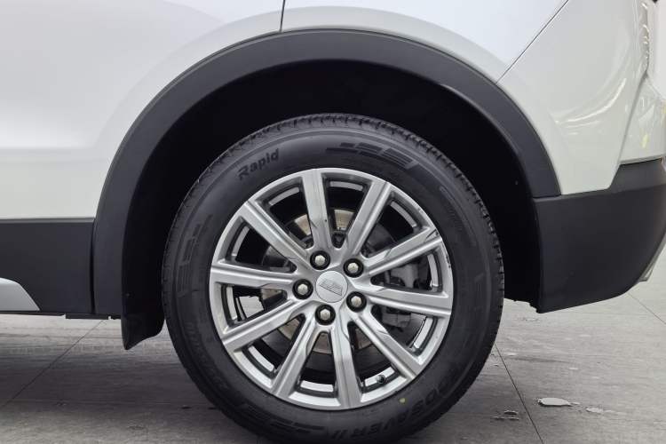 Used Cadillac XT4 2018 28T Two-Wheel-Drive Luxury Model Interior 3