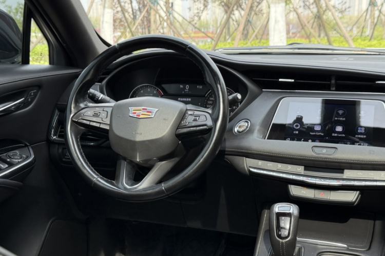 Used Cadillac XT4 2018 28T Two-Wheel Drive Tech Version Interior 3