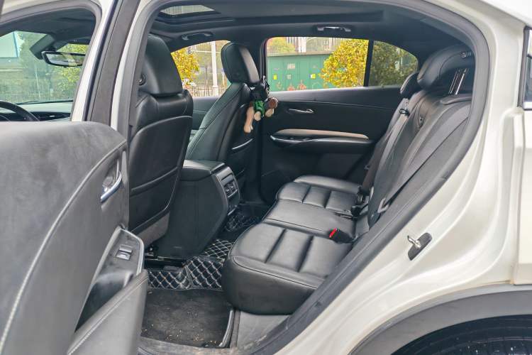 Used Cadillac XT4 2018 28T Two-Wheel Drive Leading Version Interior 3