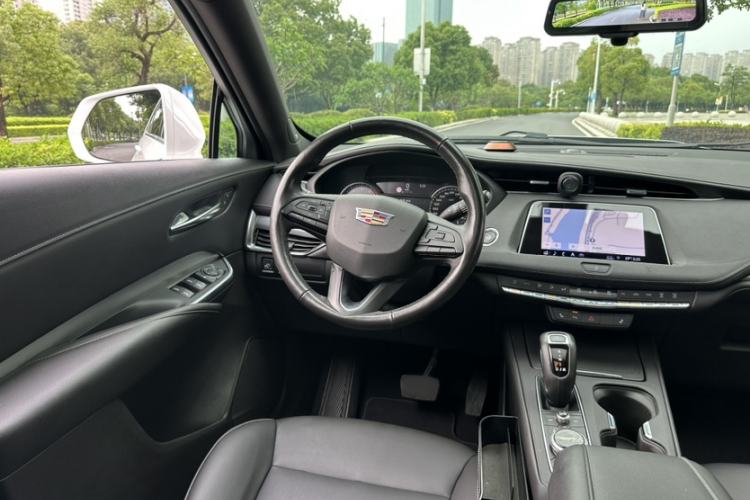 Used Cadillac XT4 2018 28T Two-Wheel Drive Leading Version Interior 3