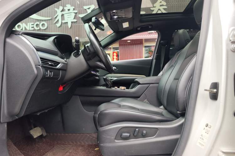 Used Cadillac XT4 2018 28T Two-Wheel Drive Leading Version Interior 3