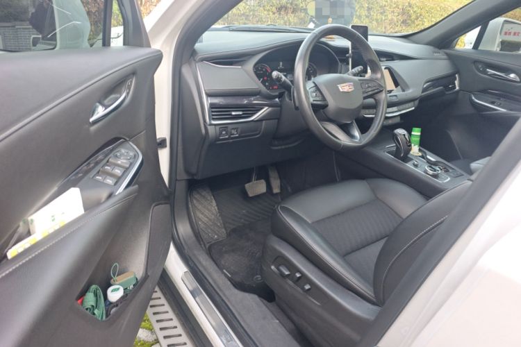 Used Cadillac XT4 2018 28T Two-Wheel Drive Tech Version Interior 3