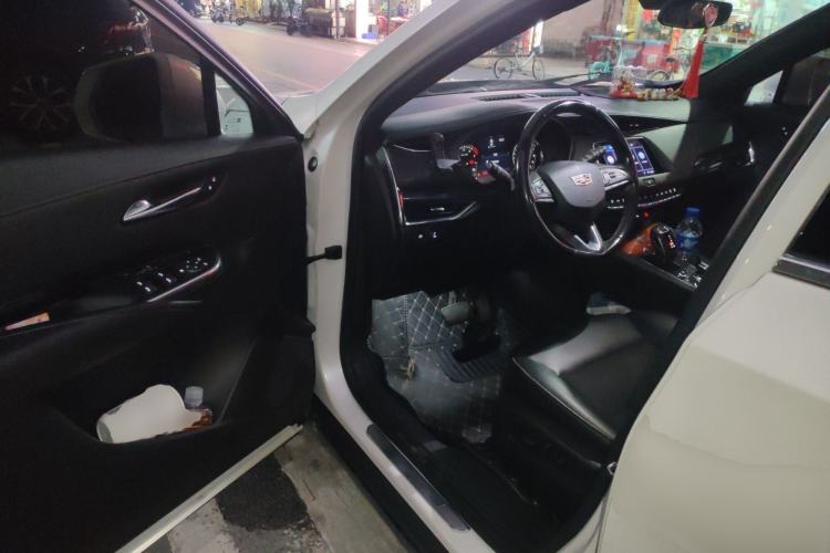 Used Cadillac XT4 2018 28T Two-Wheel Drive Tech Version Interior 3