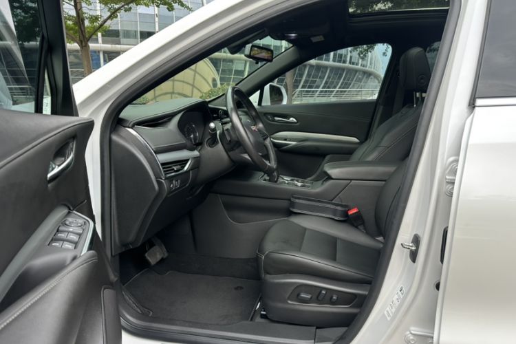 Used Cadillac XT4 2018 28T Two-Wheel Drive Leading Version Interior 4