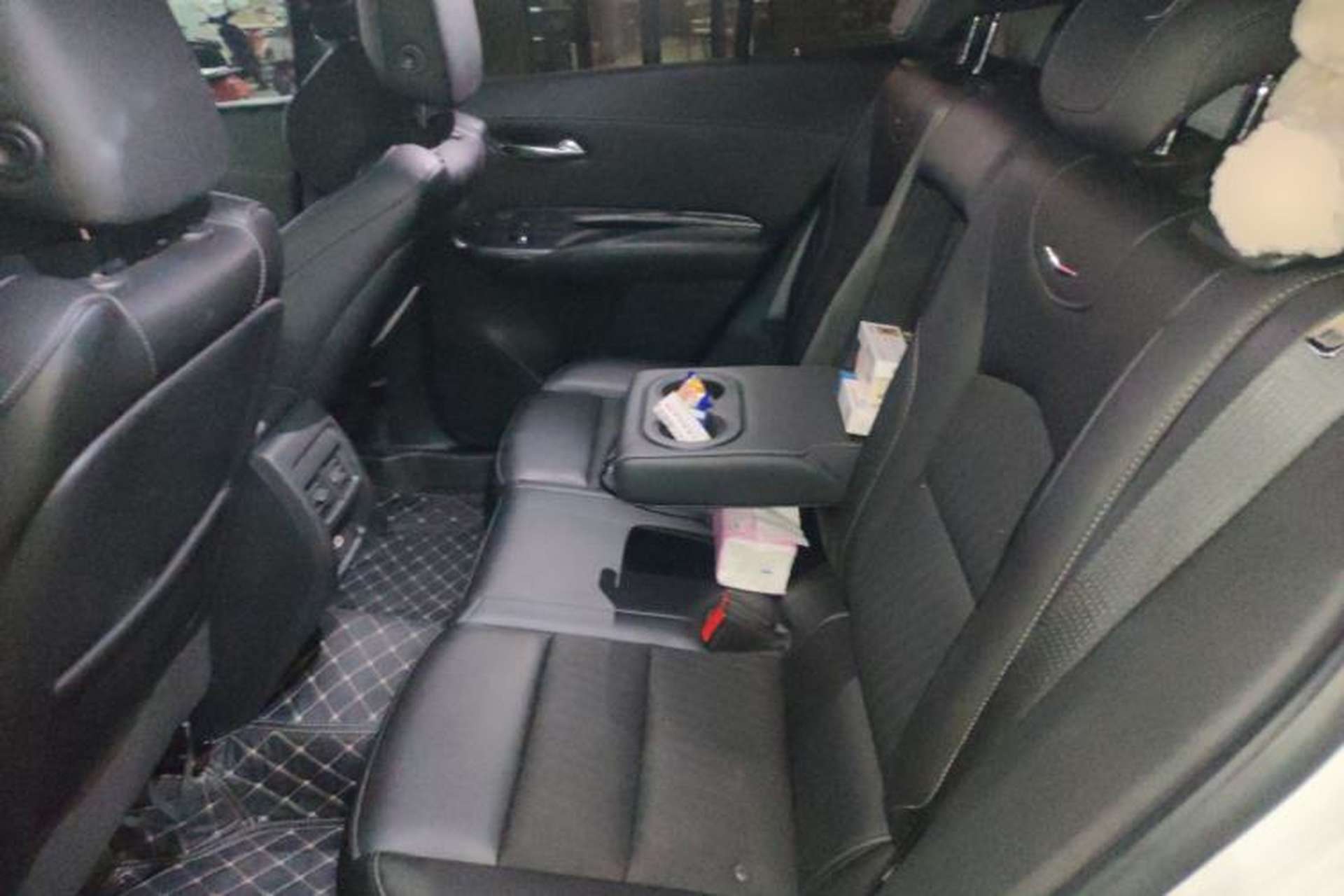 Used Cadillac XT4 2018 28T Two-Wheel Drive Tech Version Interior 4