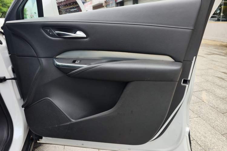 Used Cadillac XT4 2018 28T Two-Wheel Drive Leading Version Interior 5