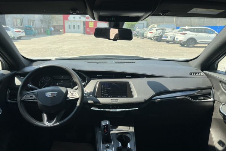 Used Cadillac XT4 2018 28T Two-Wheel Drive Tech Version Interior 6