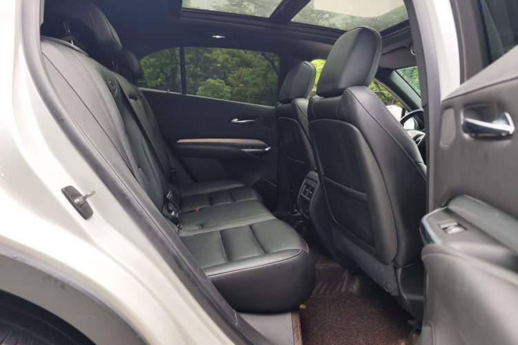 Used Cadillac XT4 2018 28T Two-Wheel Drive Leading Version Interior 9