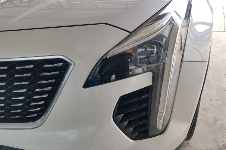 Used Cadillac XT4 2018 28T Two-Wheel-Drive Luxury Model Left Front Headlight