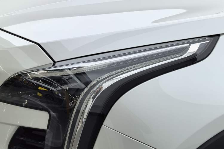 Used Cadillac XT4 2018 28T Two-Wheel-Drive Luxury Model Left Front Headlight