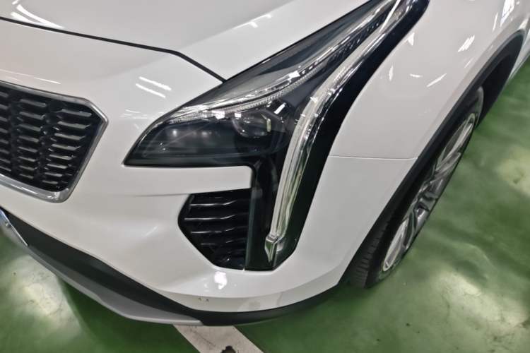 Used Cadillac XT4 2018 28T 4x4 Platinum Edition Left Front Headlight