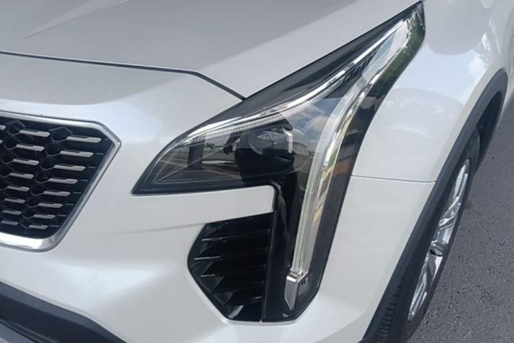 Used Cadillac XT4 2018 28T Two-Wheel-Drive Luxury Model Left Front Headlight