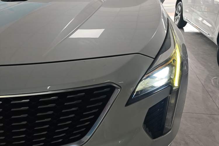 Used Cadillac XT4 2018 28T Two-Wheel Drive Tech Version Left Front Headlight
