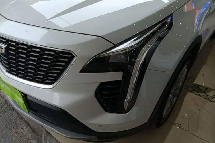 Used Cadillac XT4 2018 28T Two-Wheel-Drive Luxury Model Left Front Headlight