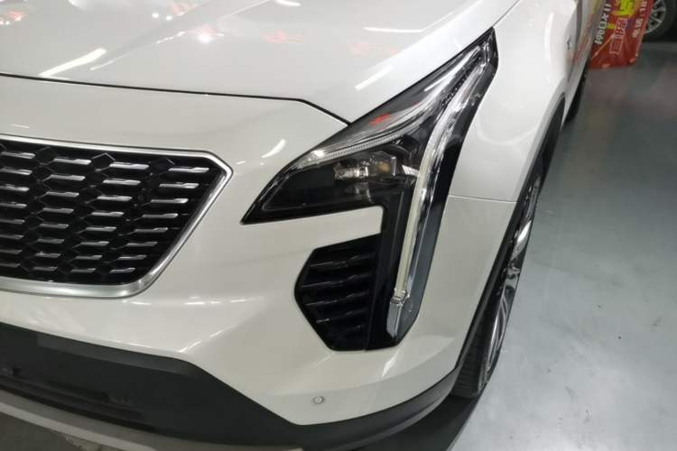 Used Cadillac XT4 2018 28T 4x4 Platinum Edition Left Front Headlight