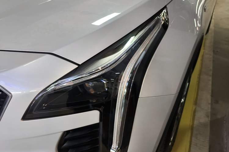 Used Cadillac XT4 2018 28T Two-Wheel-Drive Luxury Model Left Front Headlight