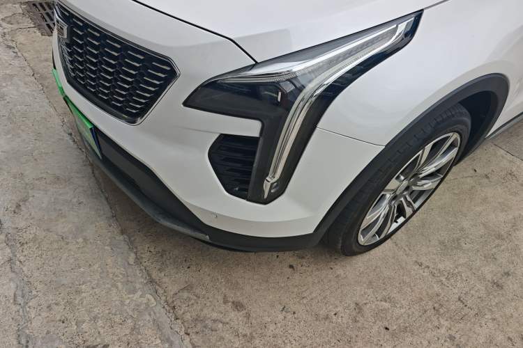 Used Cadillac XT4 2018 28T 4x4 Platinum Edition Left Front Headlight