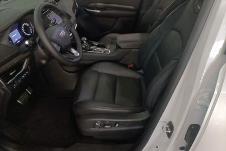 Used Cadillac XT4 2018 28T 4x4 Platinum Sport Edition Left Front Seat