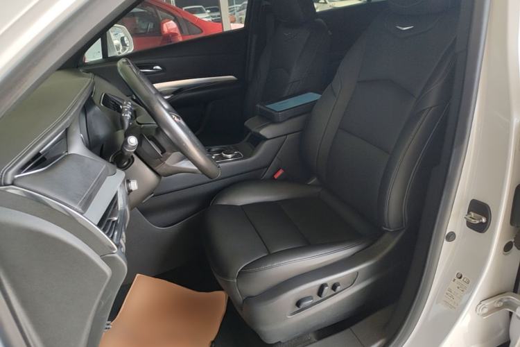 Used Cadillac XT4 2018 28T Two-Wheel-Drive Luxury Model Left Front Seat