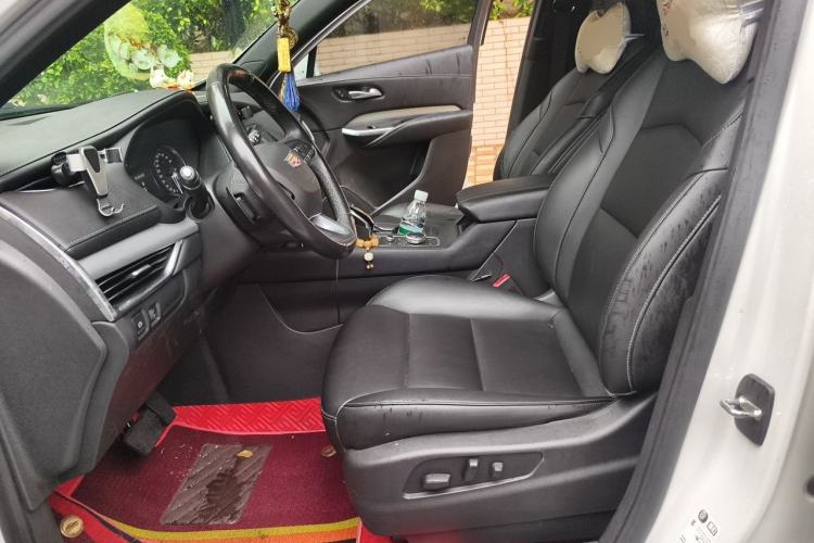 Used Cadillac XT4 2018 28T Two-Wheel-Drive Luxury Model Left Front Seat