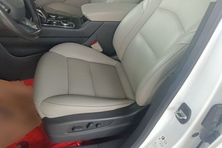 Used Cadillac XT4 2018 28T Two-Wheel-Drive Luxury Model Left Front Seat