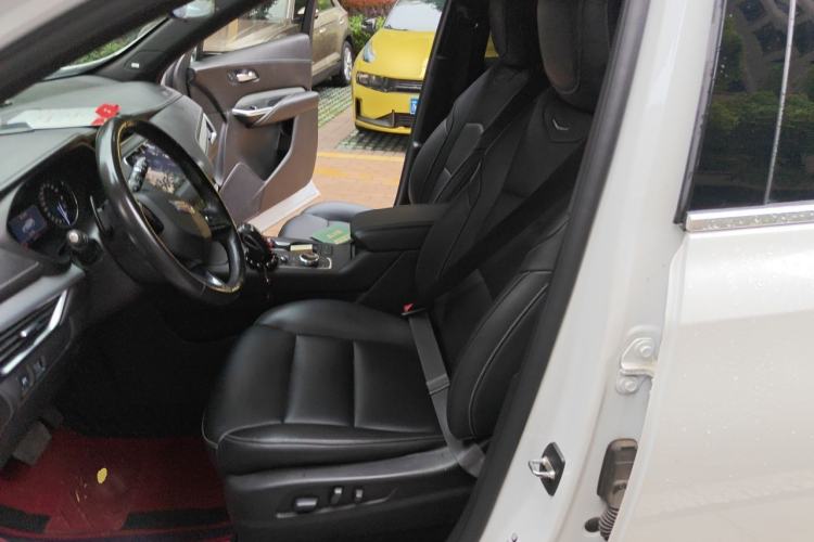 Used Cadillac XT4 2018 28T Two-Wheel-Drive Luxury Model Left Front Seat