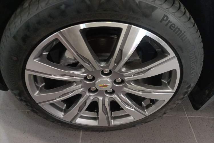 Used Cadillac XT4 2018 28T 4x4 Platinum Sport Edition Left Front Wheel Hub