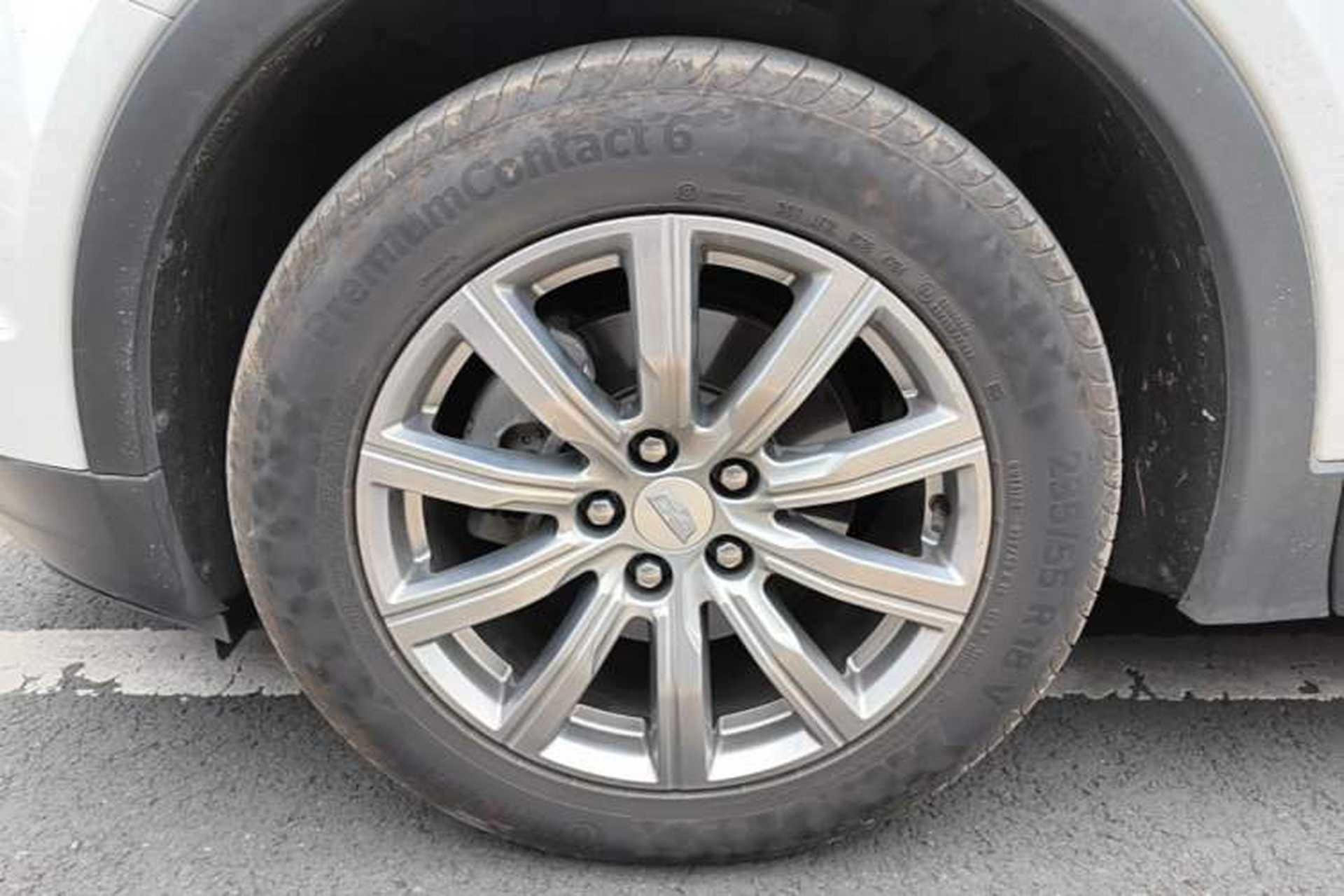 Used Cadillac XT4 2018 28T Two-Wheel-Drive Luxury Model Left Front Wheel Hub