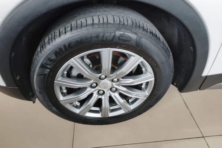 Used Cadillac XT4 2018 28T Two-Wheel Drive Leading Version Left Front Wheel Hub