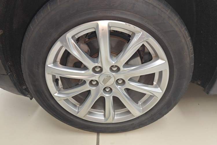 Used Cadillac XT4 2018 28T Two-Wheel Drive Tech Version Left Front Wheel Hub