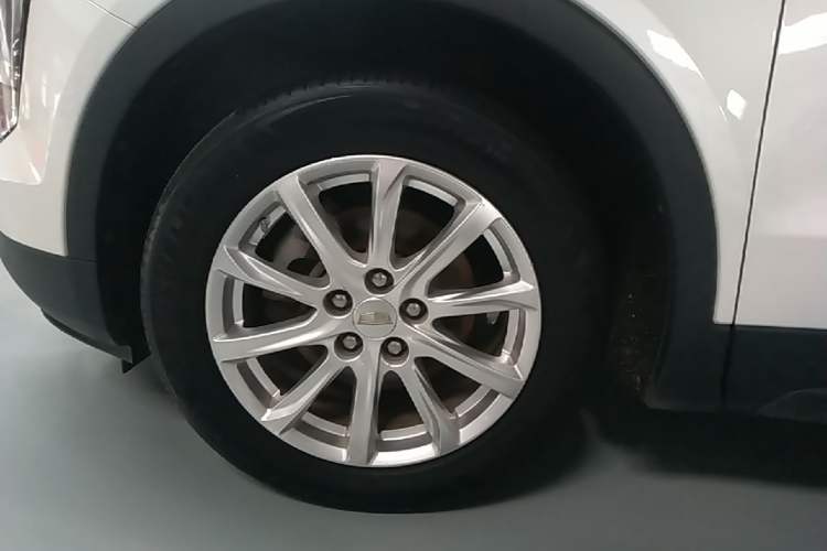 Used Cadillac XT4 2018 28T Two-Wheel Drive Tech Version Left Front Wheel Hub