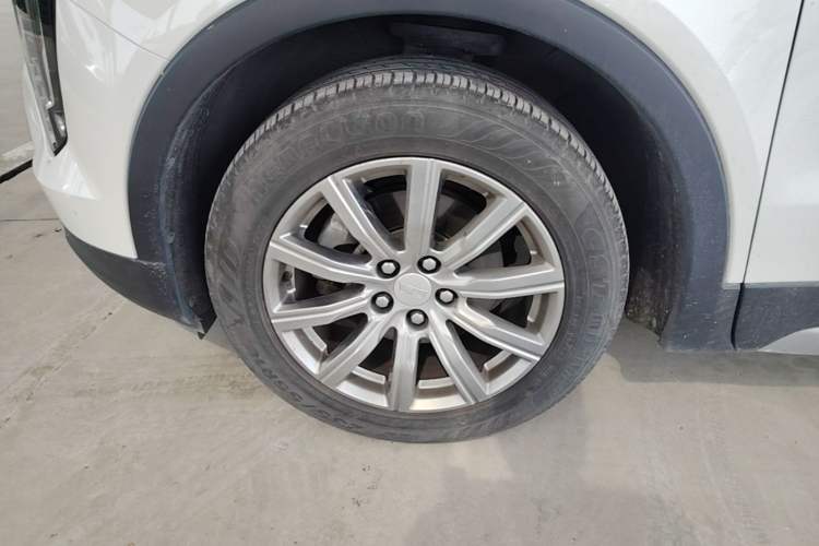 Used Cadillac XT4 2018 28T Two-Wheel-Drive Luxury Model Left Front Wheel Hub