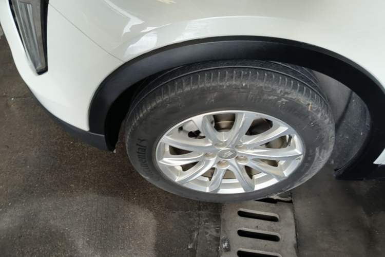 Used Cadillac XT4 2018 28T Two-Wheel Drive Tech Version Left Front Wheel Hub